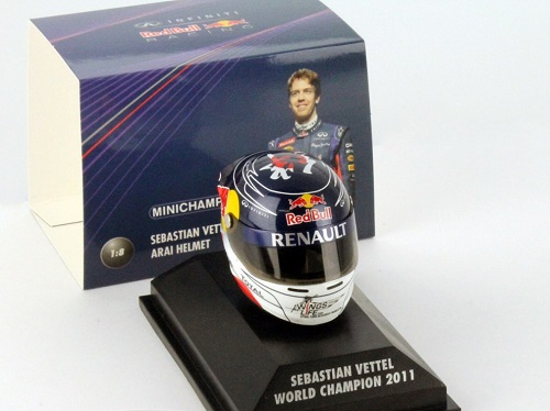 Casque Sebastien Vettel 2008/2009/2010/2011/2012 Minichamps 1/8