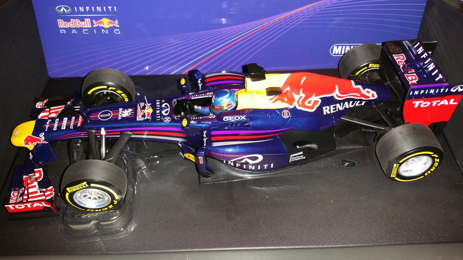 Red Bull Renault Sebastian Vettel 2013 Minichamps 1/18